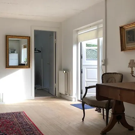 Appleflower Farm Retro