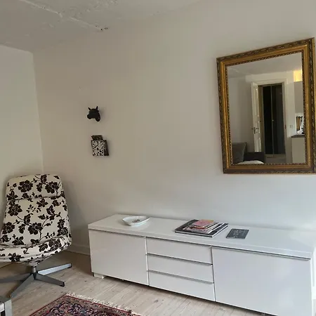 Appleflower Farm Retro