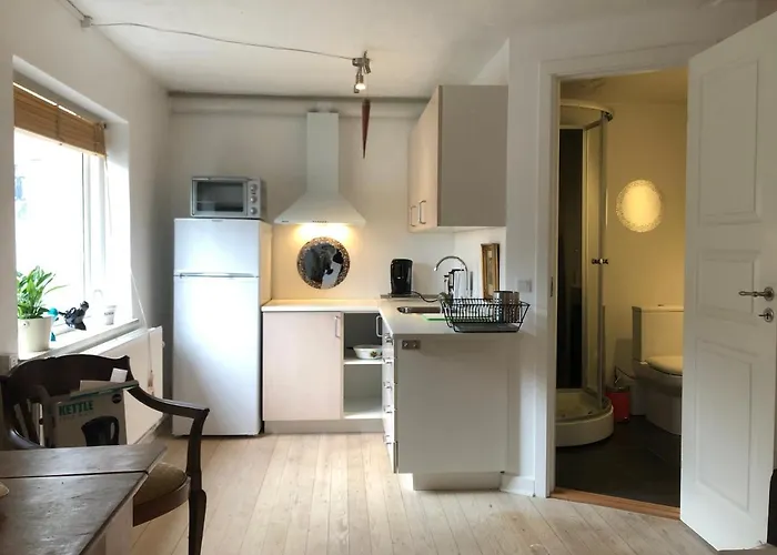 Appleflower Farm Retro